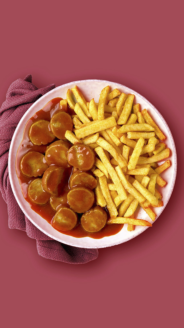 Currywurst_mit_Pommes_web_34852