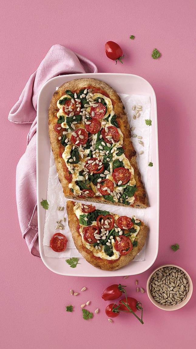 Vollkornpizza_Tomate_Mangold_web_35117 Vollkornpizza_Tomate_Mangold_web_35117