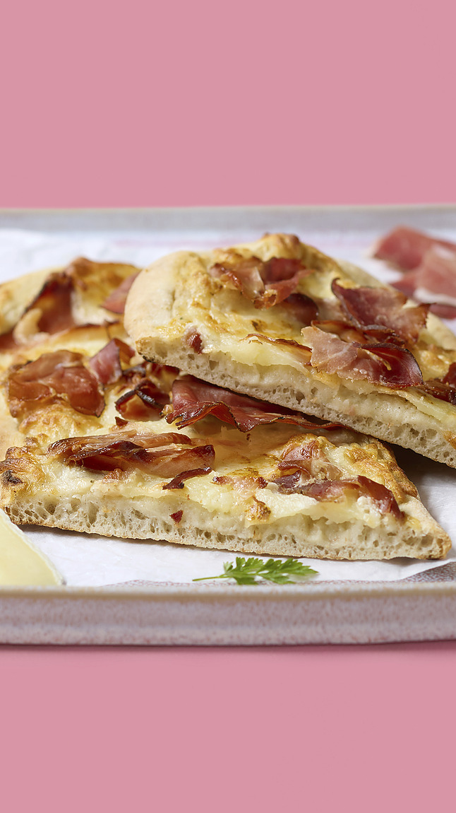 Johanns_Pizza_mit_Brie___Speck_detail_35218 Johanns_Pizza_mit_Brie___Speck_detail_35218