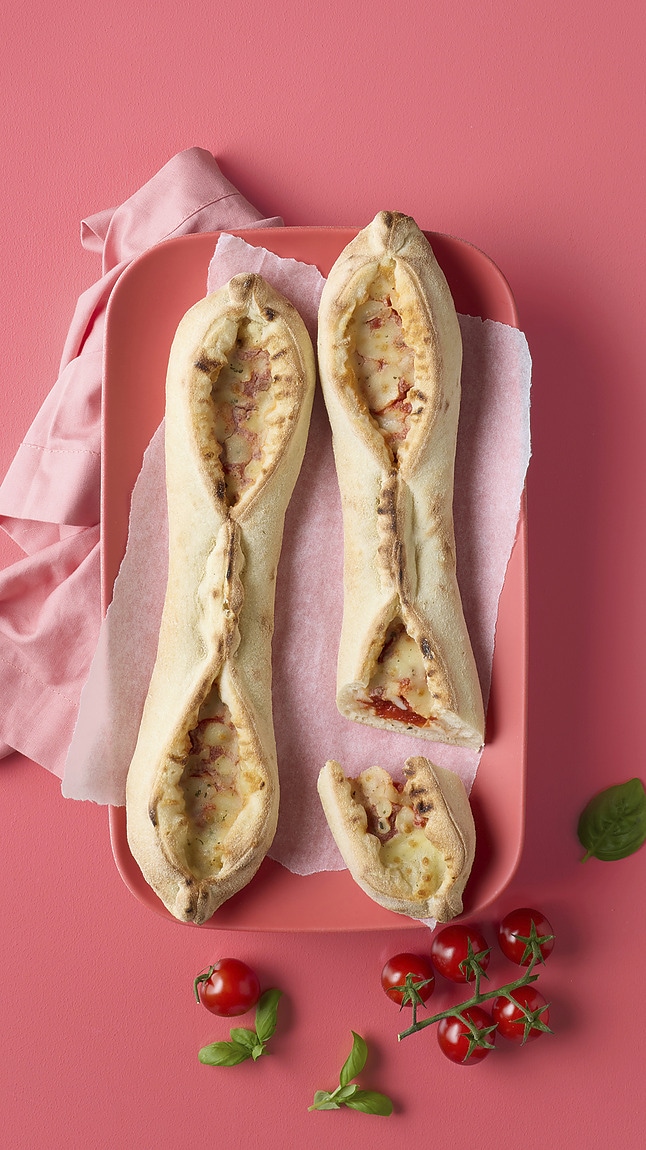 Pizzaschiffchen_Tomate___Mozza_web_35144 Pizzaschiffchen_Tomate___Mozza_web_35144