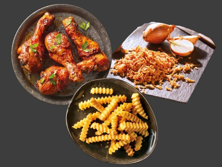 Kombi Drumsticks in BBQ-Marinade & Zick-Zack-Pommes & Röstzwiebeln