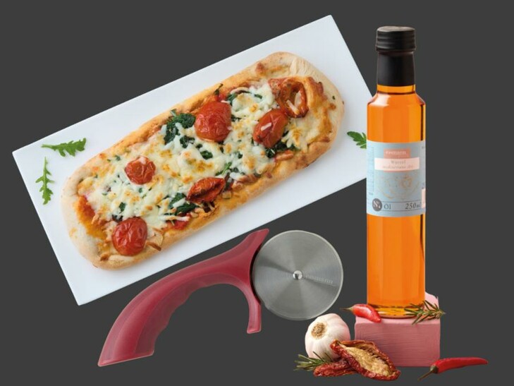 Kombi Johanns Pizza Mediterranea & Würzöl mediterrane Art & Pizzaroller
