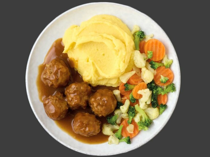 Hackbällchen in Bratensauce mit Püree