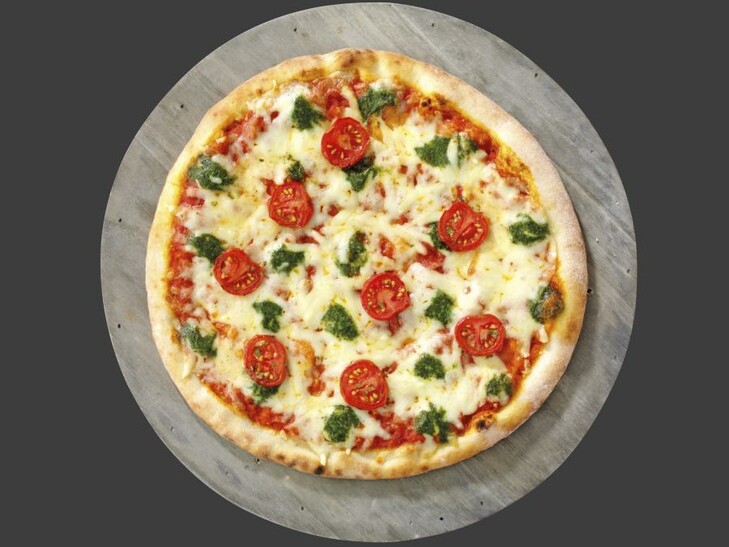 Pizza Basilikum-Tupfen und Käse