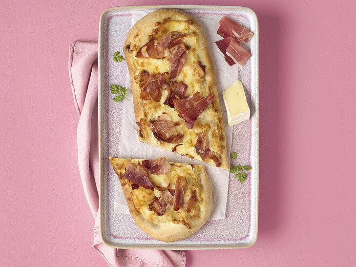 Johanns Pizza mit Brie & Speck