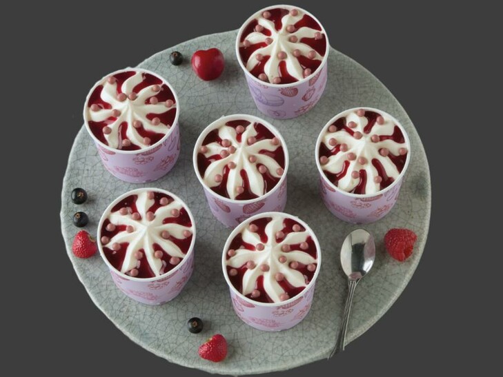 Panna Cotta Waldfrucht Eisbecher