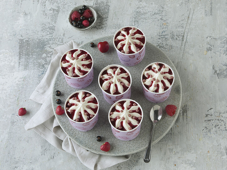 Panna Cotta Waldfrucht Eisbecher