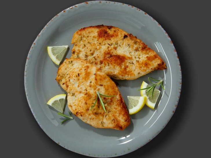 Mariniertes Hähnchen-Minutensteak "Rosmarin-Zitrone"