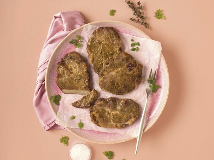 Schweinenackensteaks in Kräutermarinade