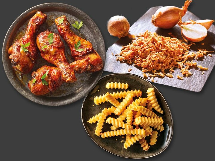 Kombi Drumsticks in BBQ-Marinade & Zick-Zack-Pommes & Röstzwiebeln