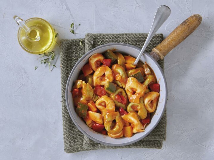 Tortellini mit Ricotta Spinat in mediterraner Gemüsesauce