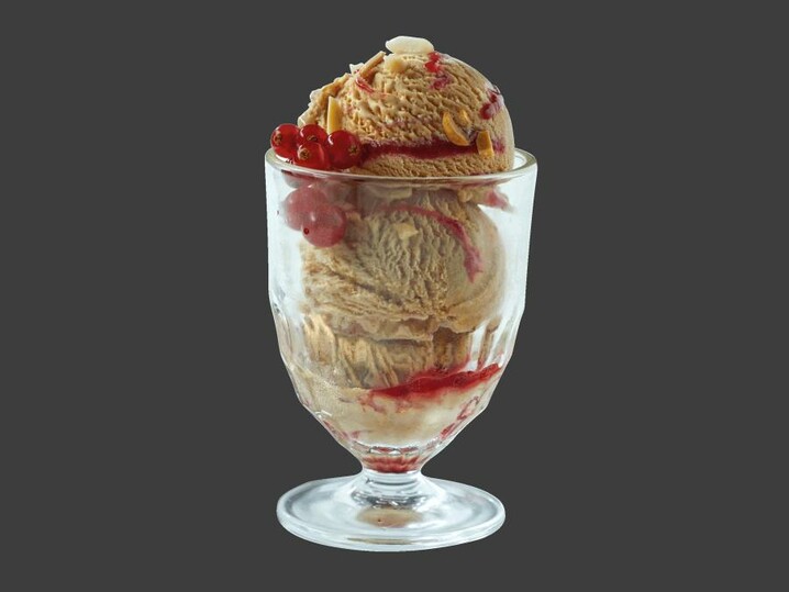 Kaffeehaus Eis Haselnuss-Johannisbeere