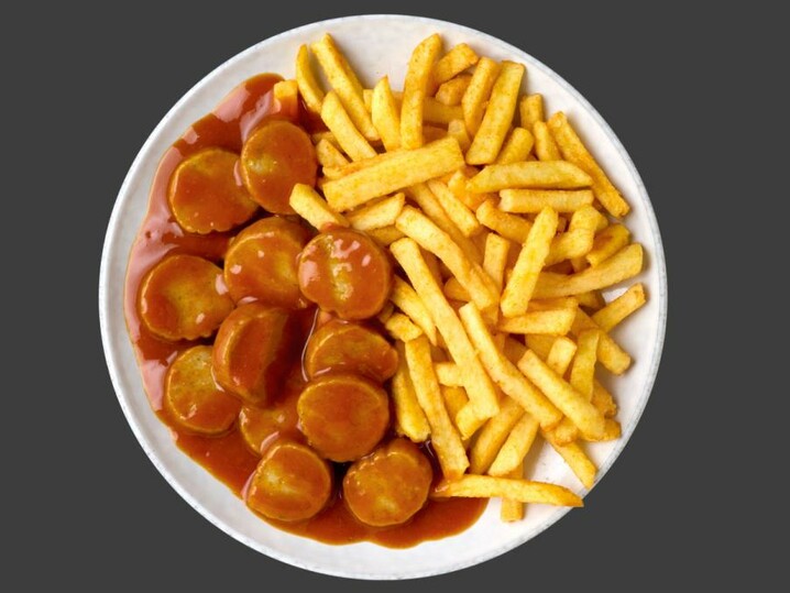 Currywurst mit Pommes