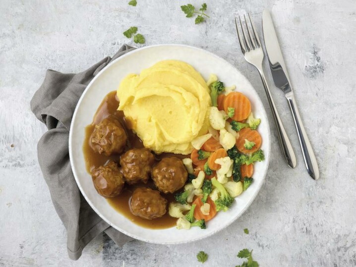 Hackbällchen in Bratensauce mit Püree