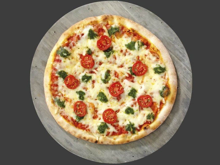 Pizza Basilikum-Tupfen und Käse