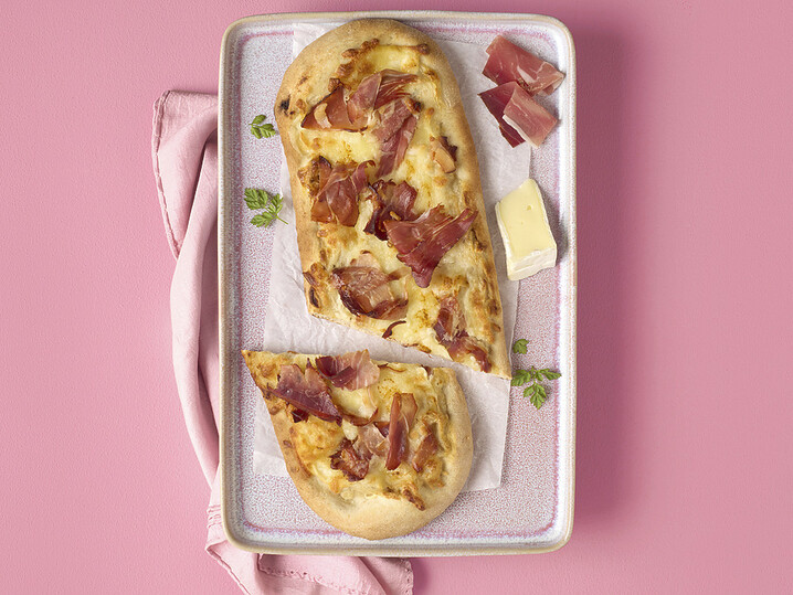 Johanns Pizza mit Brie & Speck