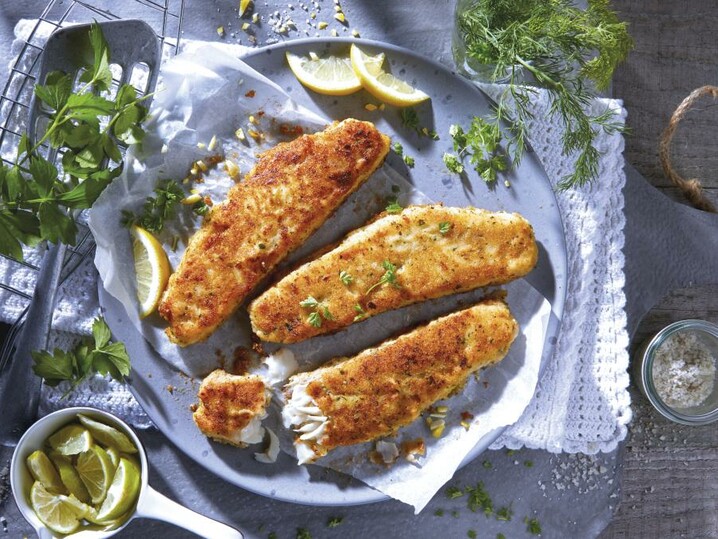 So macht man seelachsfilet auf möhren lauch gemüse. Alaska Seelachsfilet : Alaska-Seelachsfilet "Müllerin" | Panierter Fisch | Fisch ...