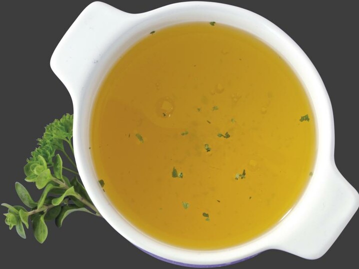 klare Delikatess-Suppe